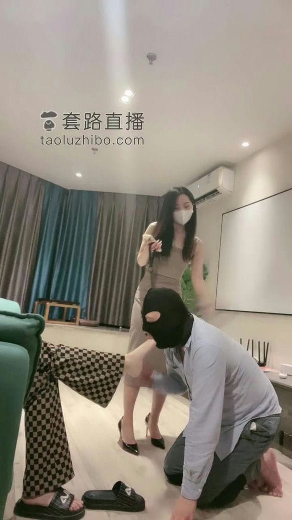 【TZ224】sm女王 调教视频 绿帽视角俩人感情很深，已经在一起好几年了，就是它有绿帽情节。时长 33分钟