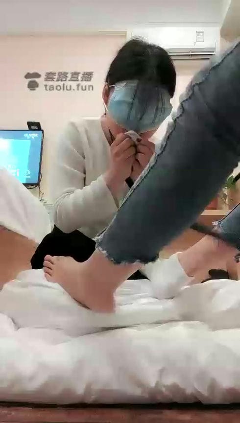 【TZ8677】00小主开发大一女学妹舔脚脏鞋底钻裆下集3940