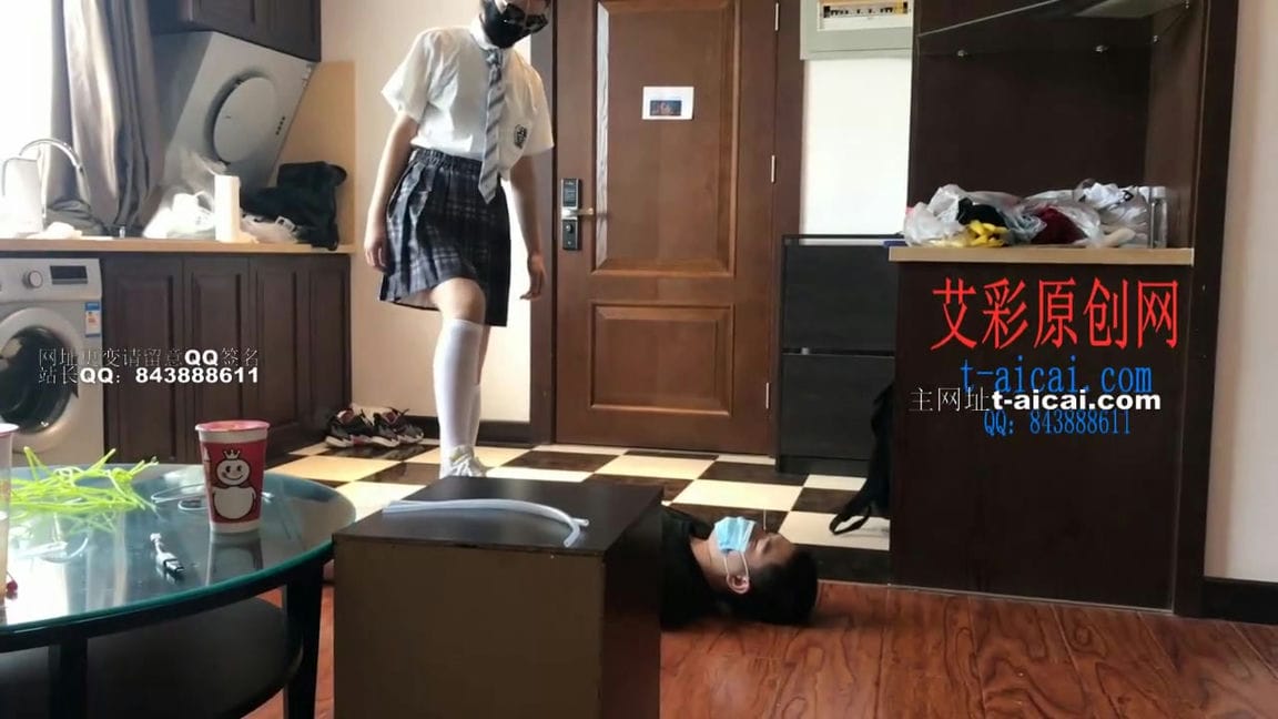 【艾彩1162】【泽泽女主】Jk服女主遛狗_用嘴喂奶茶_踩脸踩下体_YC_200824_6