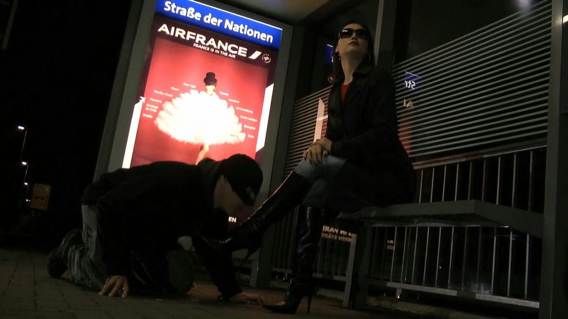 【艾彩45】Boots Worship At The Bus Stop