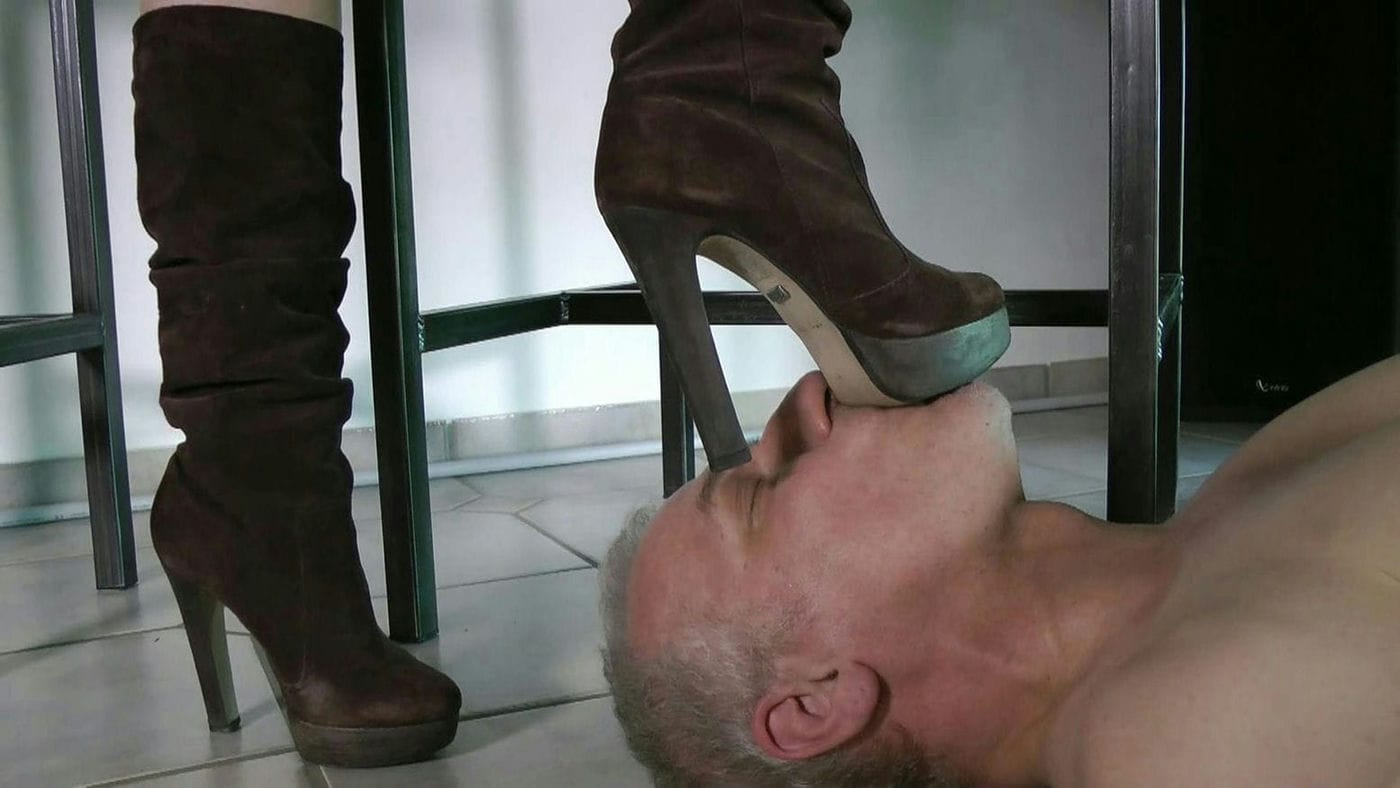 【艾彩62】Boot_Heel_Worship_CBT_Humiliation_Just_Her_Footrest_Starring_Lady