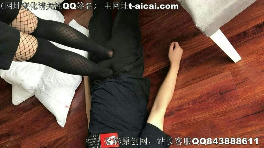 【艾彩1202】【泽泽女主】舔匡威板鞋过膝袜坐脸踩下体_YC_200805_2