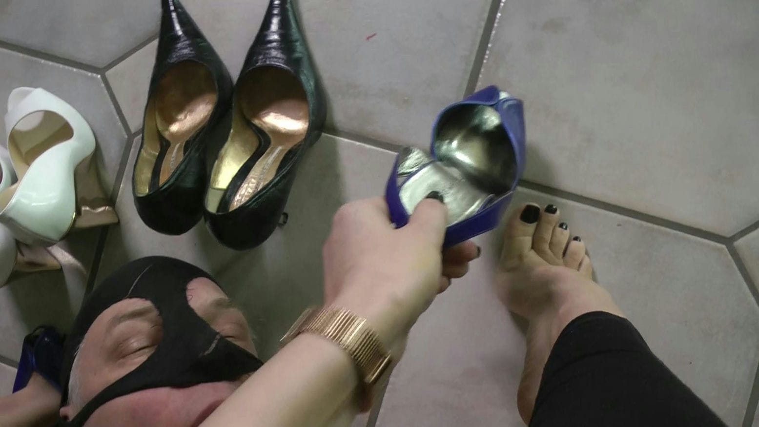 【艾彩397】Superior Goddess Iveta - Shoe Choice Humiliation